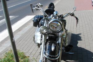 Uszkodzony motocykl marki Yamaha