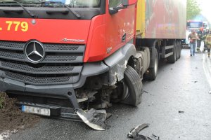 Uszkodzone pojazdy po kolizji