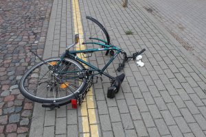 Uszkodzony rower po wypadku.